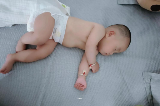 供卵助孕联系方式几个月宝宝会抬头